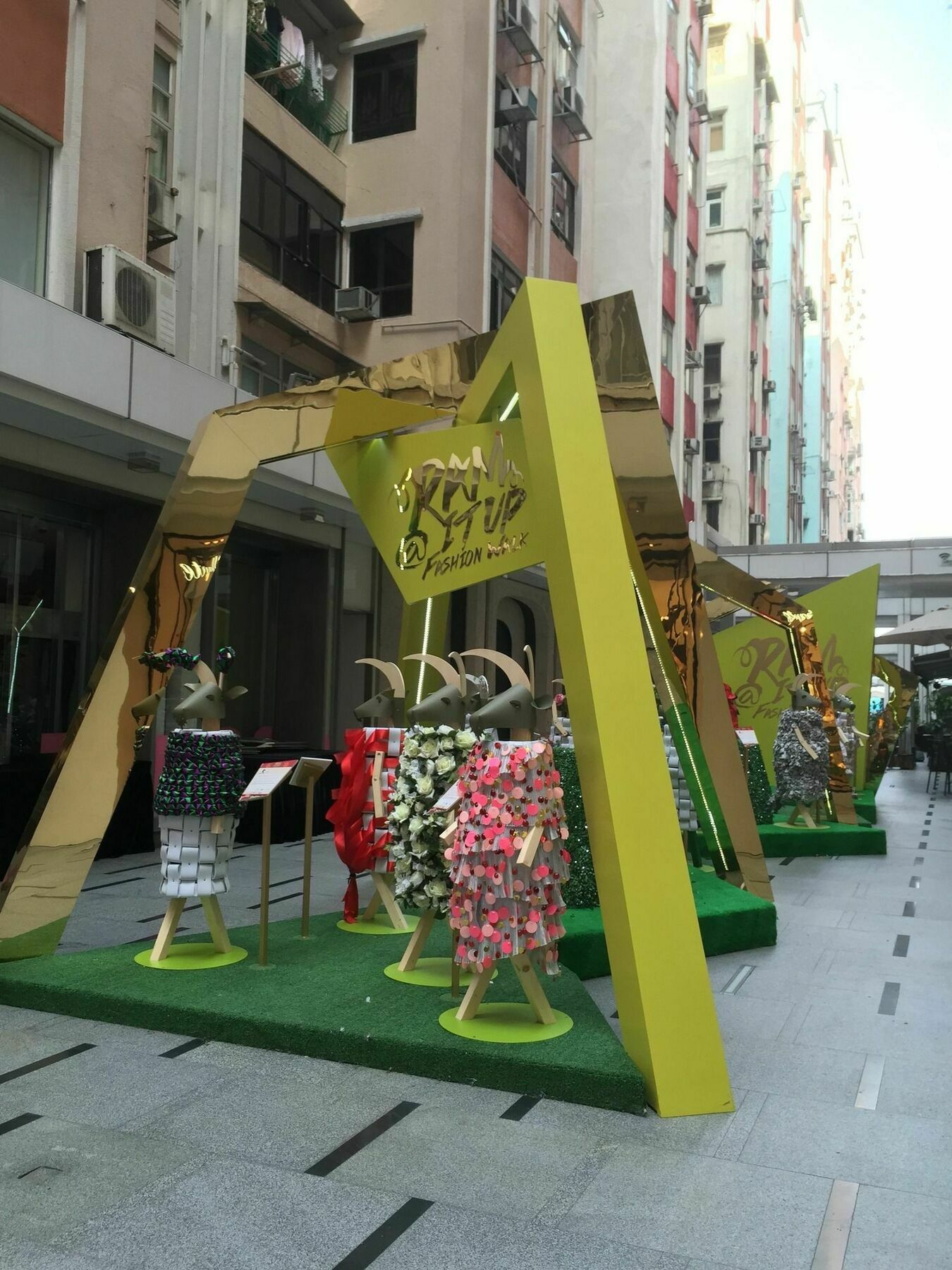 Seasons Hotel - Causeway Bay Hong Kong Exterior photo